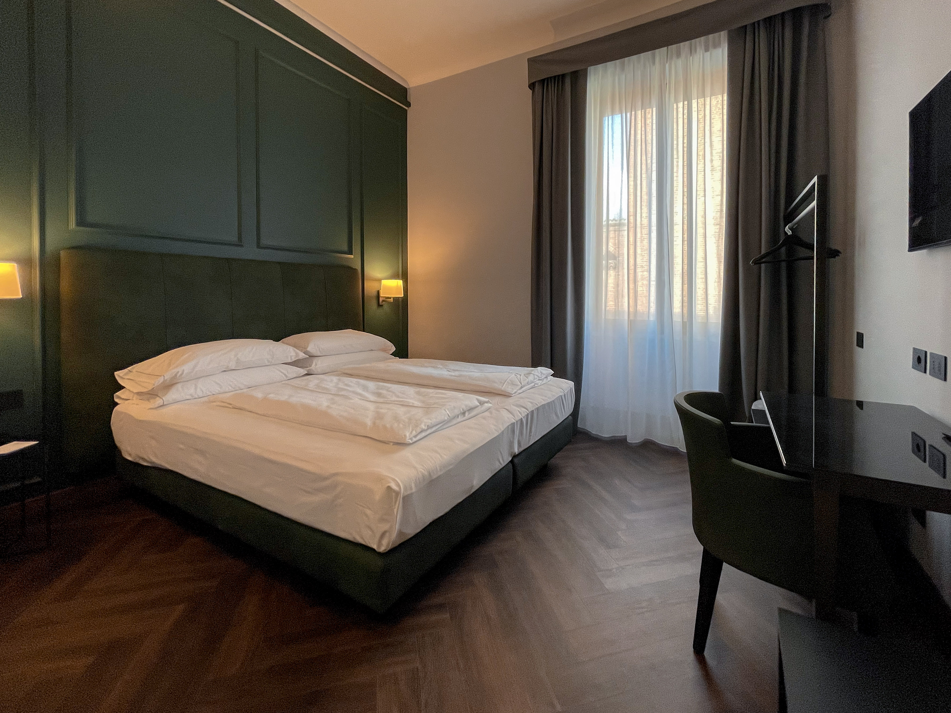 https://www.in-lombardia.it/sites/default/files/accomodation/gallery/103995/129040/impero_-_quarto_piano-28.jpg