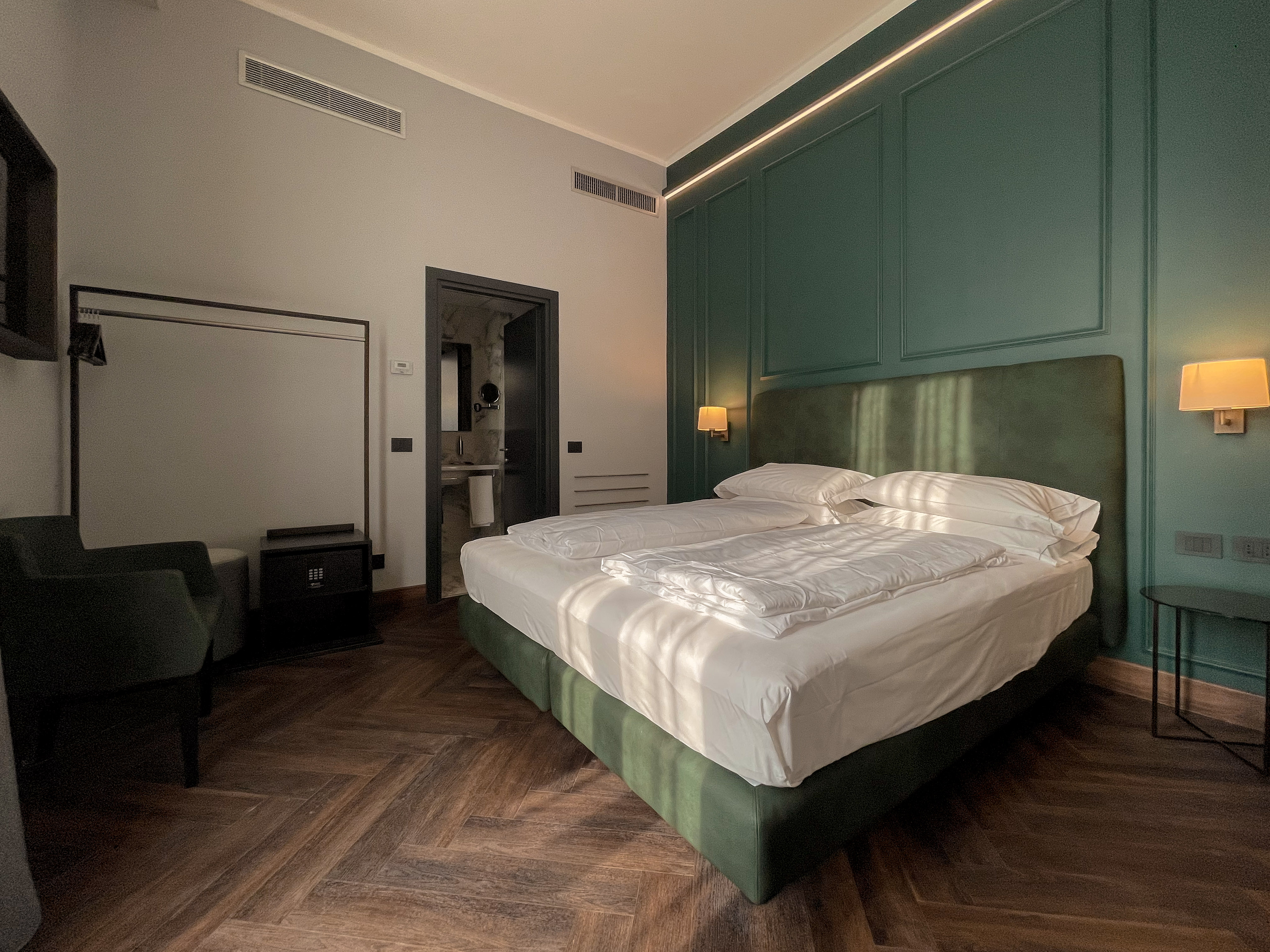 https://www.in-lombardia.it/sites/default/files/accomodation/gallery/103995/129042/impero_-_quarto_piano-39.jpg