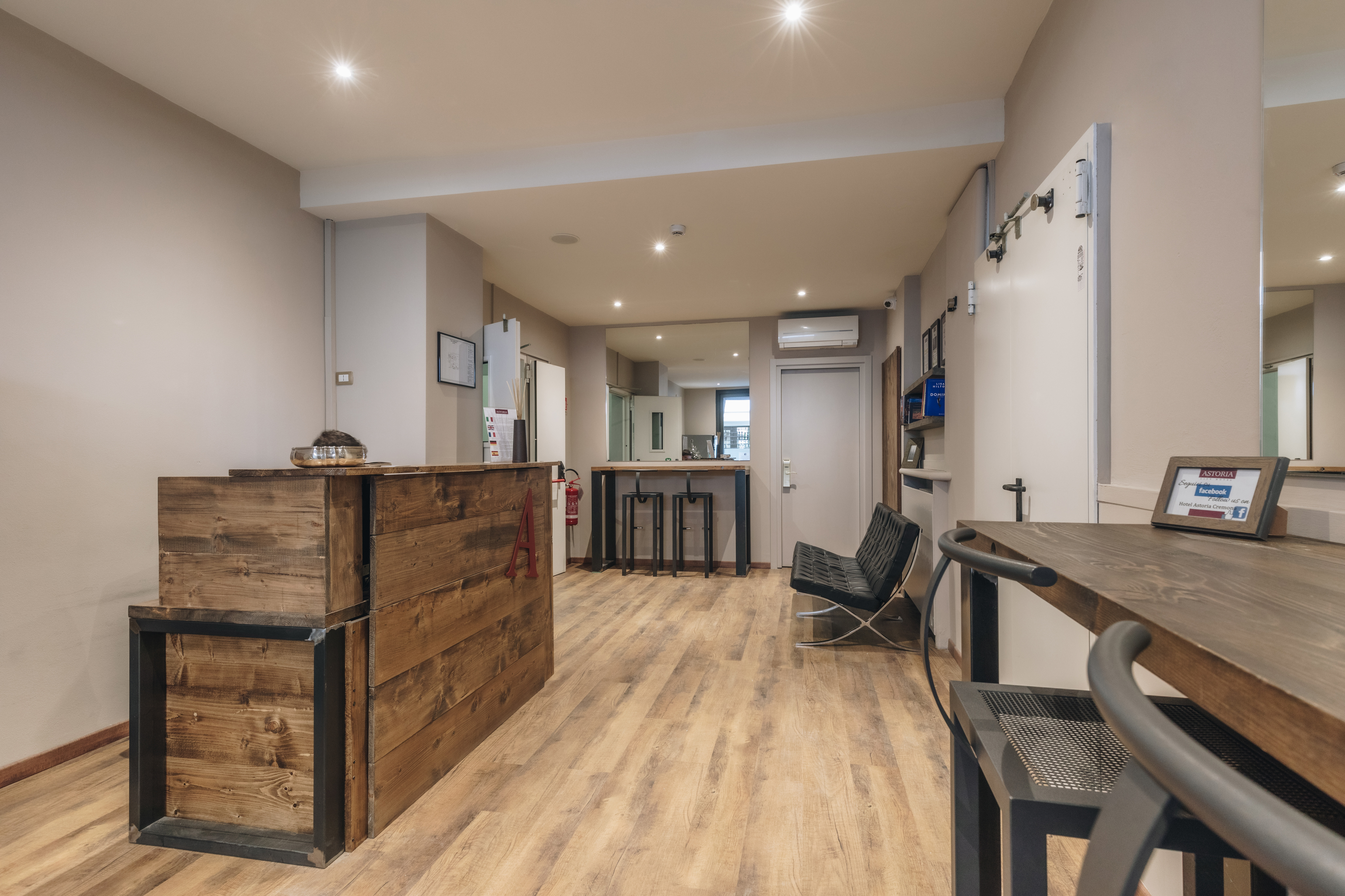 https://www.in-lombardia.it/sites/default/files/accomodation/gallery/104232/129029/astoria_hall-1.jpg