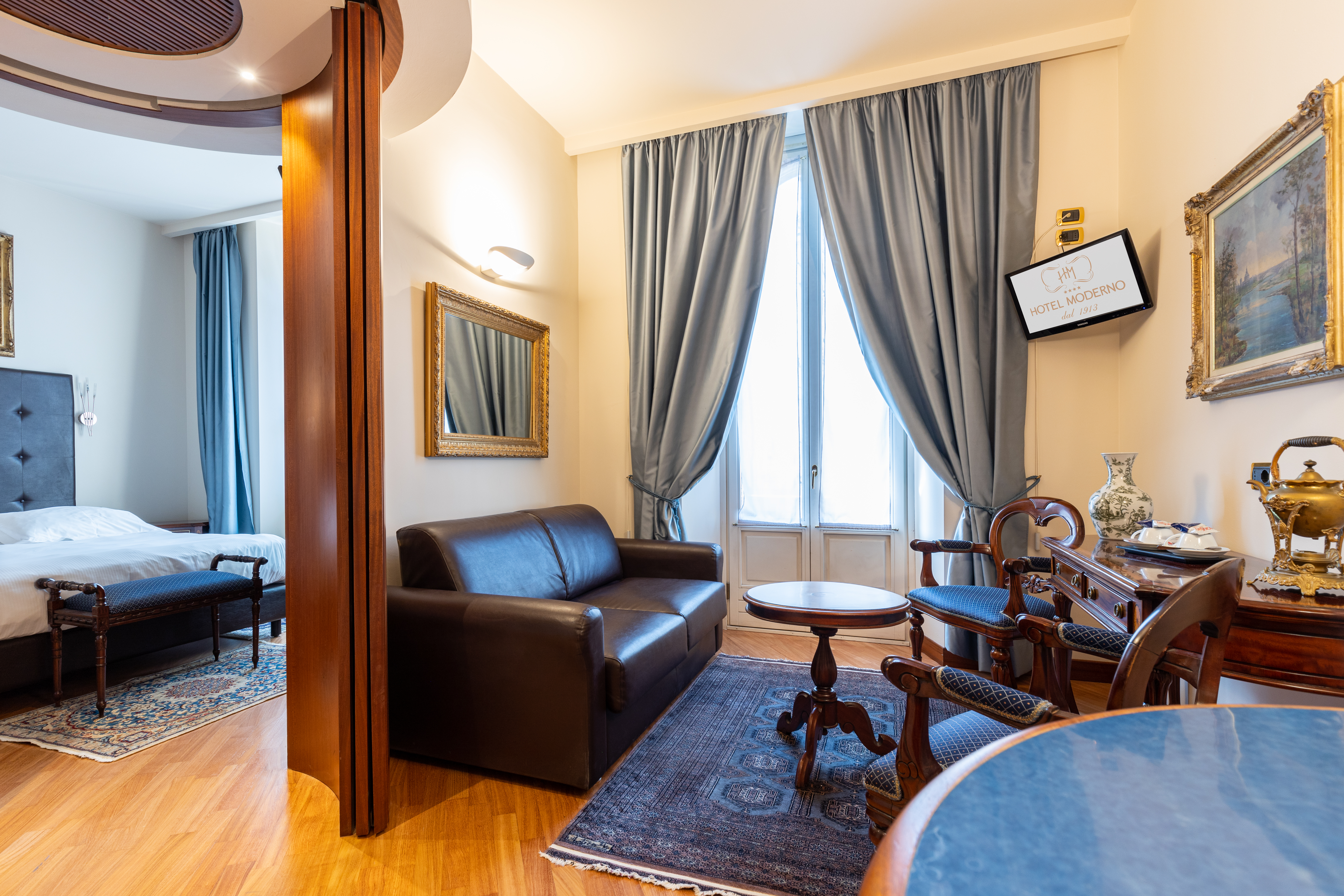 https://www.in-lombardia.it/sites/default/files/accomodation/gallery/104688/116423/216_bedroom_and_living_room-34.jpg