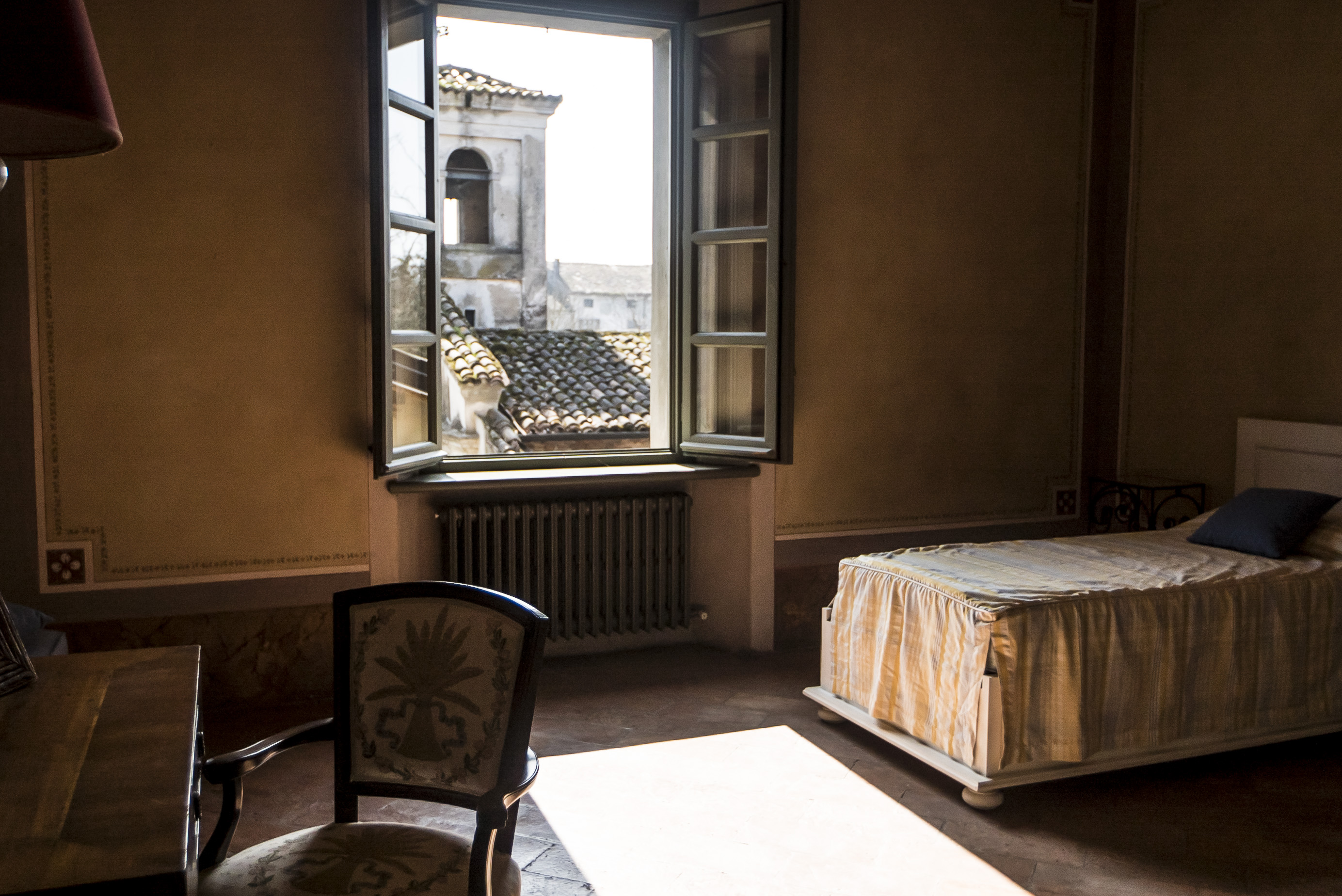 https://www.in-lombardia.it/sites/default/files/accomodation/gallery/105050/32949/ambra_2_camera_doppia_singoli.jpg