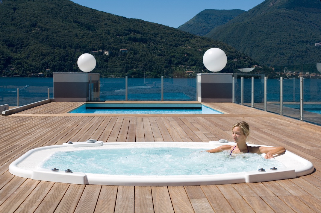https://www.in-lombardia.it/sites/default/files/accomodation/gallery/105448/32232/jacuzzi.jpg