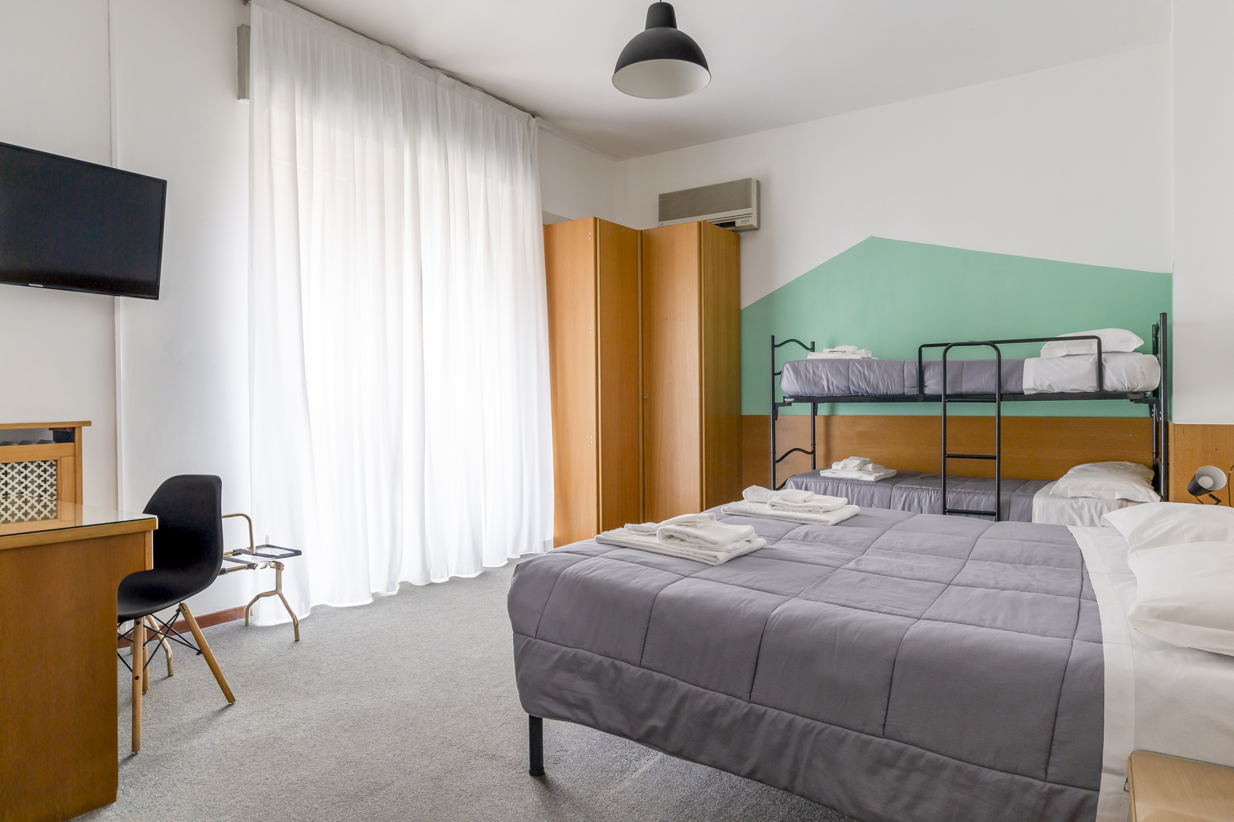 https://www.in-lombardia.it/sites/default/files/accomodation/gallery/150164/115304/310_quadrupla_1.jpg