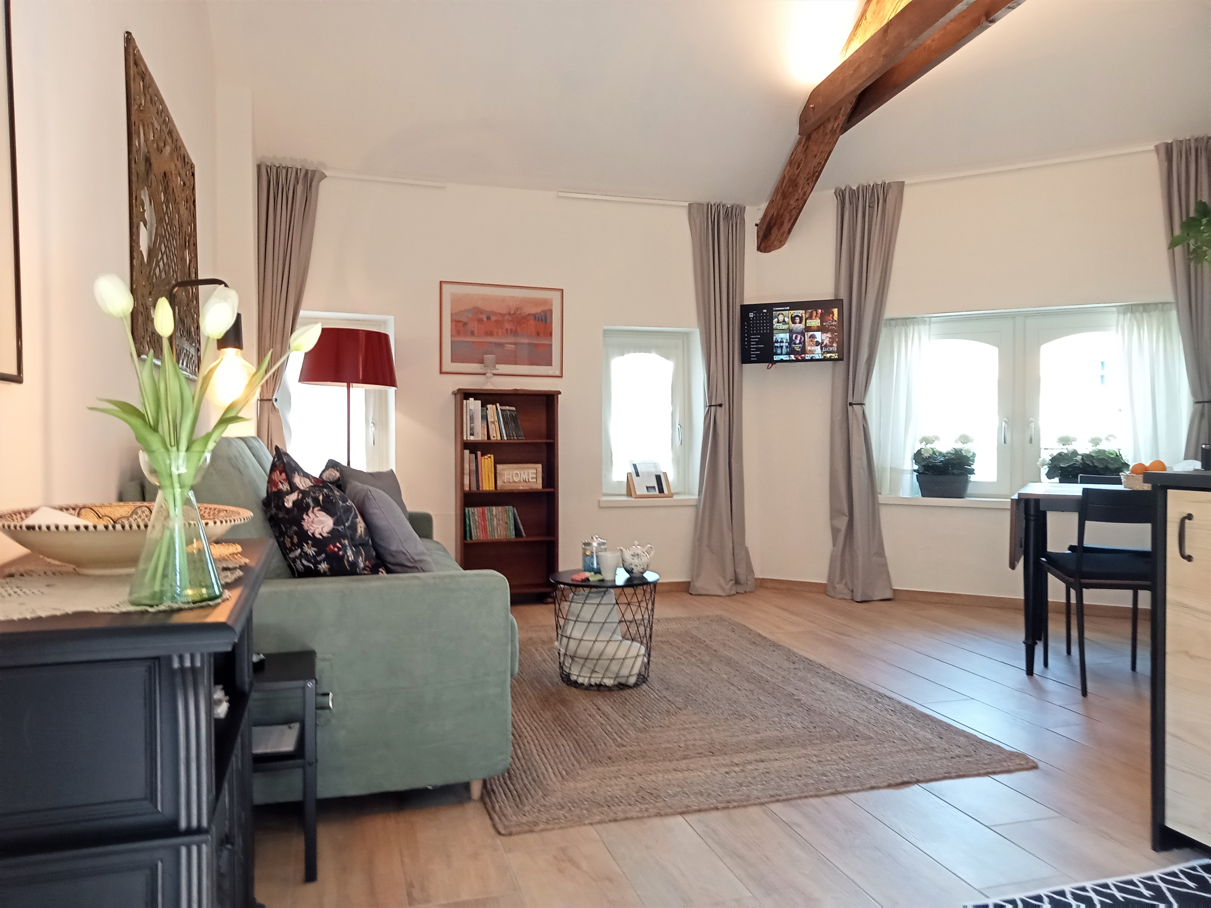 https://www.in-lombardia.it/sites/default/files/accomodation/gallery/202779/78977/interno_nuovo_piu_chiara.jpg