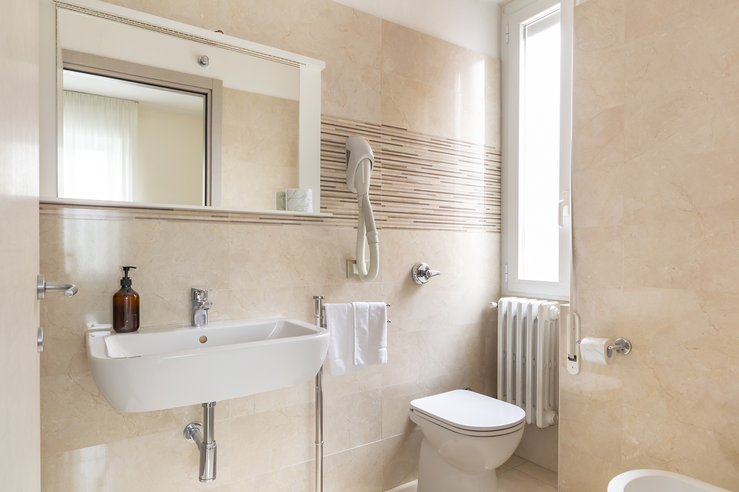 https://www.in-lombardia.it/sites/default/files/accomodation/gallery/203158/115319/327_doppia_5.jpg