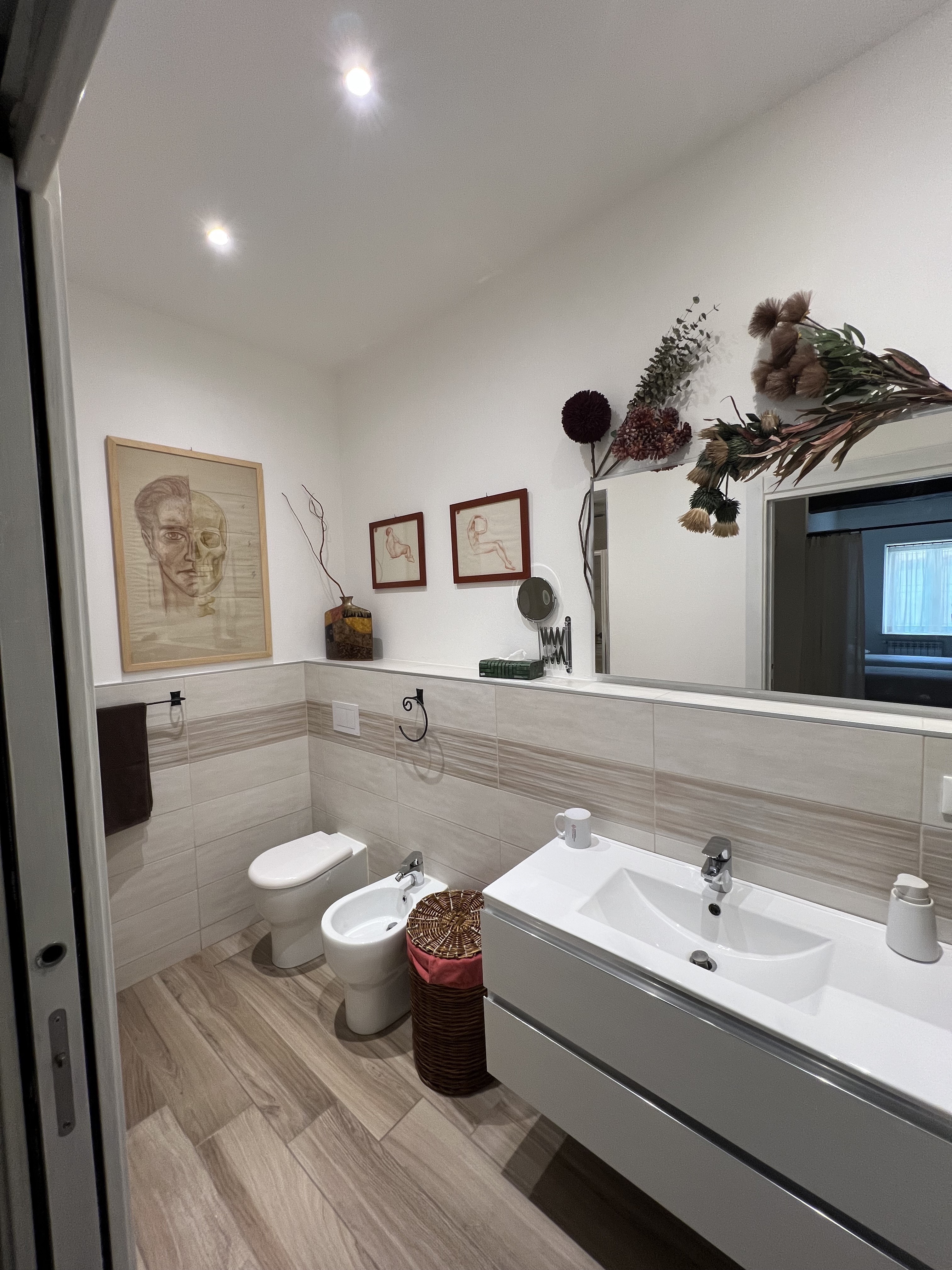 https://www.in-lombardia.it/sites/default/files/accomodation/gallery/218753/104362/25._bagno_2_insieme.jpeg