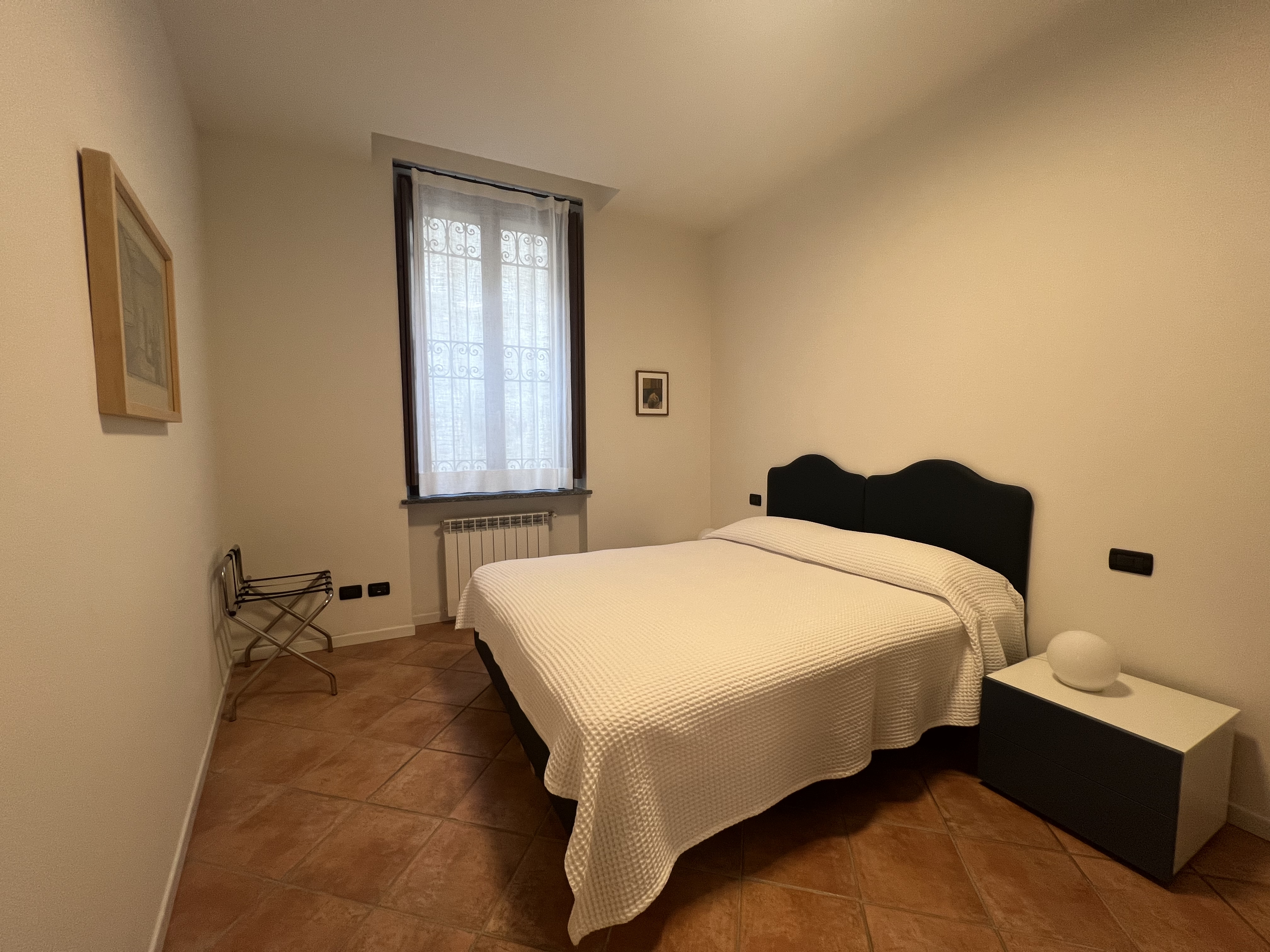 https://www.in-lombardia.it/sites/default/files/accomodation/gallery/228677/104588/19._camera_2_letto_matrimoniale.jpg