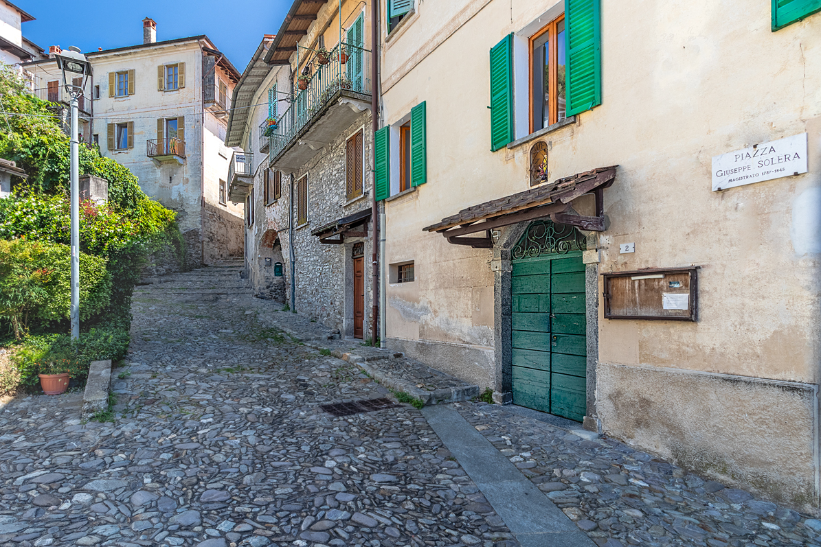 https://www.in-lombardia.it/sites/default/files/accomodation/gallery/235881/121485/4_24mc-24_8_9-casabellavistalagomaggiore-campagnano-esterni-1-7.jpg