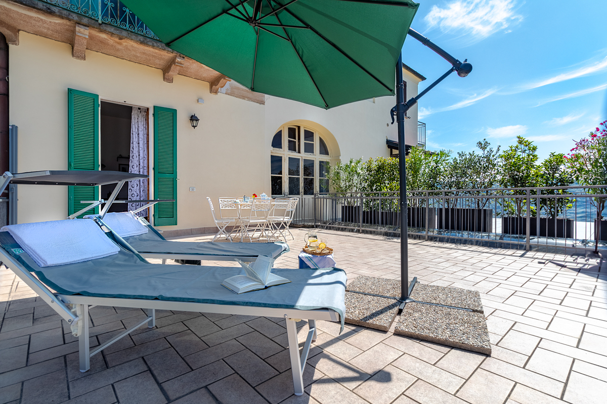 https://www.in-lombardia.it/sites/default/files/accomodation/gallery/235881/121488/13_24mc-24_8_9-casabellavistalagomaggiore-campagnano-esterni-1-11.jpg