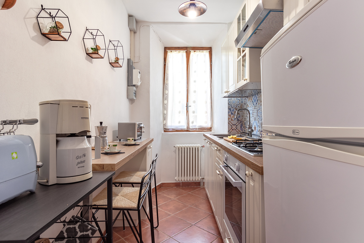 https://www.in-lombardia.it/sites/default/files/accomodation/gallery/235881/121489/23_24mc-24_8_9-casabellavistalagomaggiore-campagnano-interni1-1-17.jpg