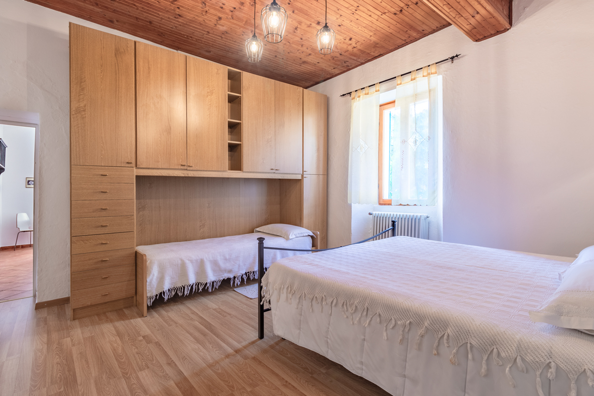 https://www.in-lombardia.it/sites/default/files/accomodation/gallery/235881/121490/28_24mc-24_8_9-casabellavistalagomaggiore-campagnano-interni1-1-13.jpg