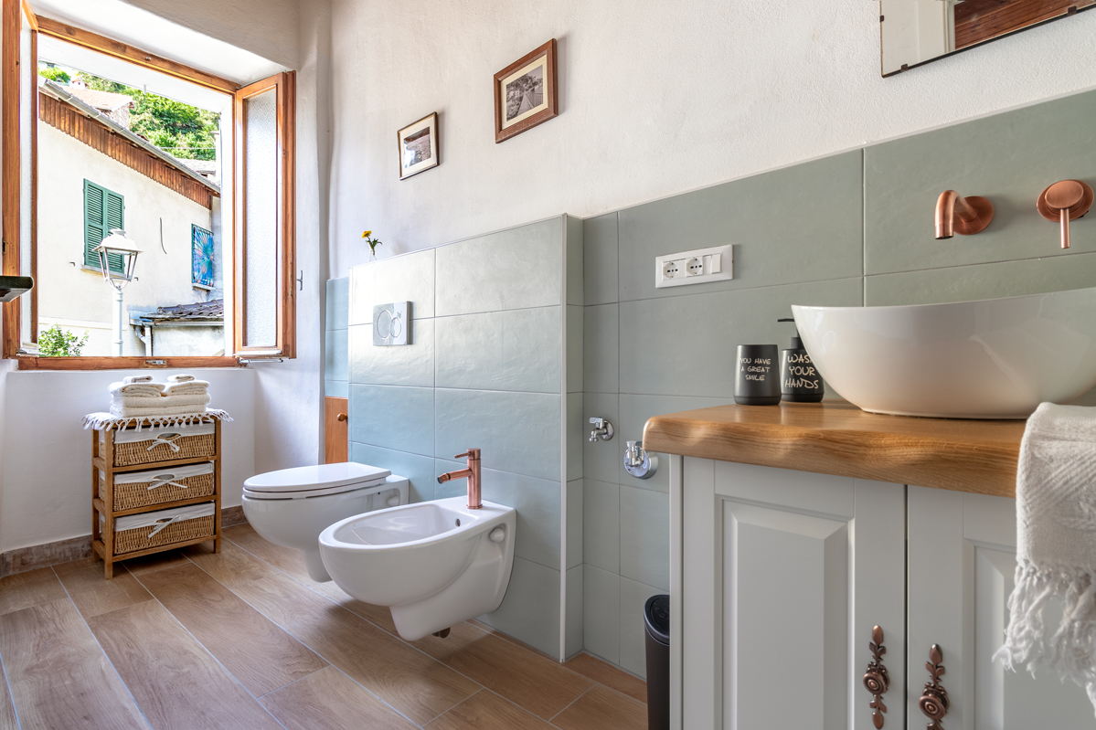 https://www.in-lombardia.it/sites/default/files/accomodation/gallery/235881/121491/30_24mc-24_8_9-casabellavistalagomaggiore-campagnano-interni1-1-7.jpg
