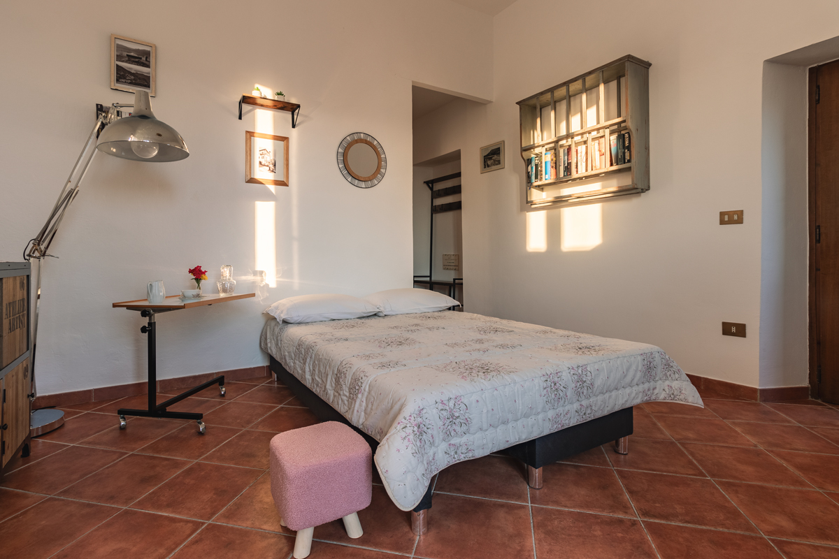 https://www.in-lombardia.it/sites/default/files/accomodation/gallery/235881/121492/35_24mc-24_8_9-casabellavistalagomaggiore-campagnano-interni2-1-3.jpg