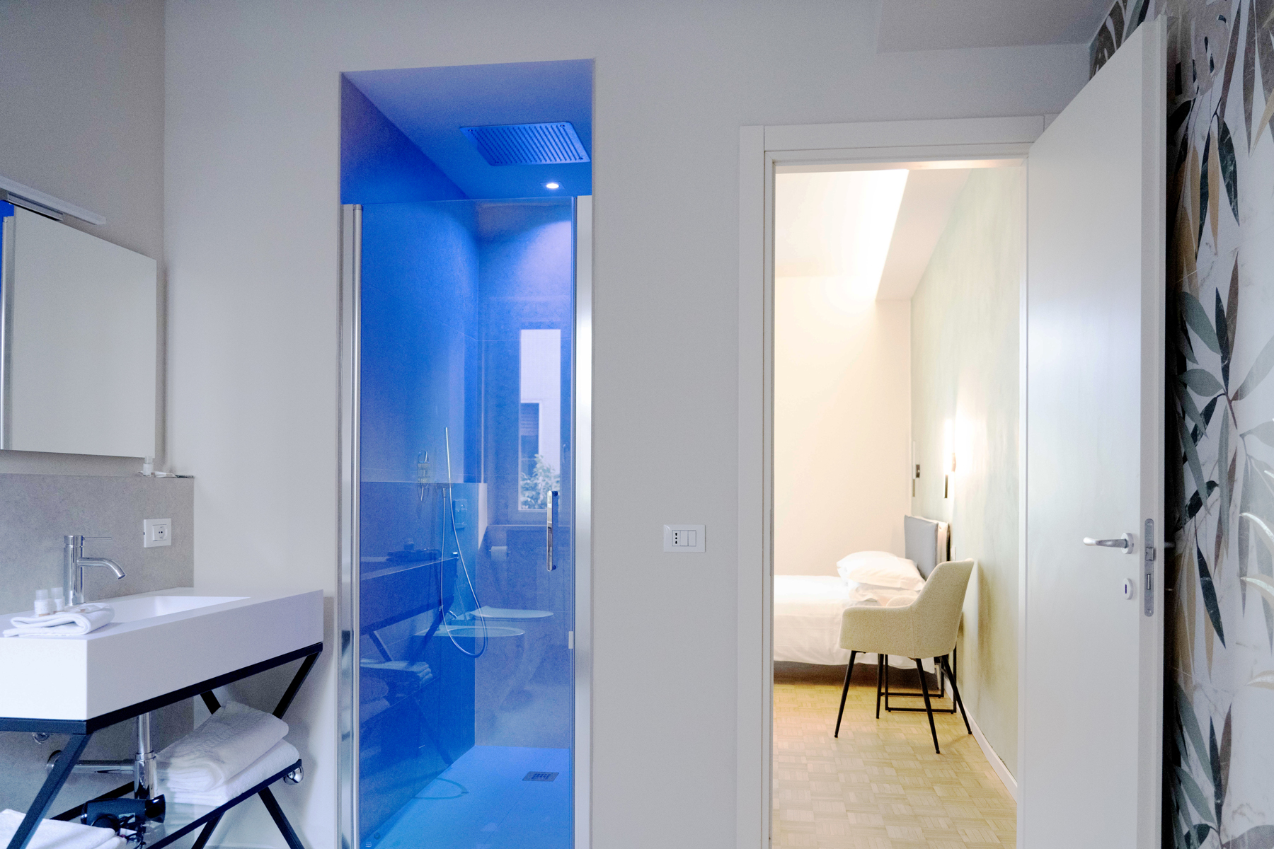https://www.in-lombardia.it/sites/default/files/accomodation/gallery/261994/124185/camera-michela-tripla-11.jpg