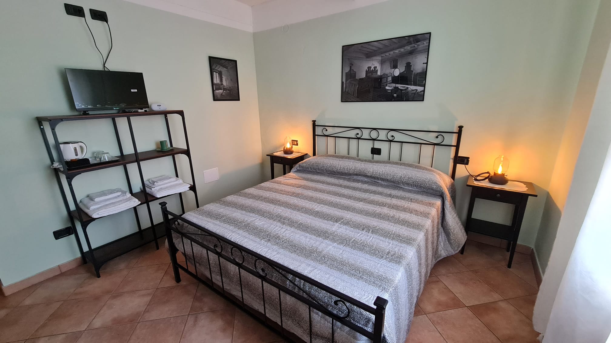 https://www.in-lombardia.it/sites/default/files/accomodation/gallery/262986/121454/stanza_acqua_3.jpg