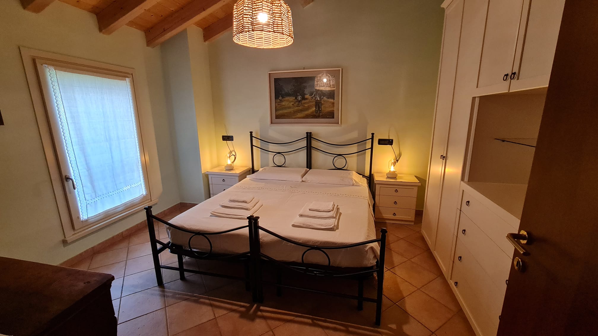 https://www.in-lombardia.it/sites/default/files/accomodation/gallery/262986/121455/stanza_aria_2.jpg