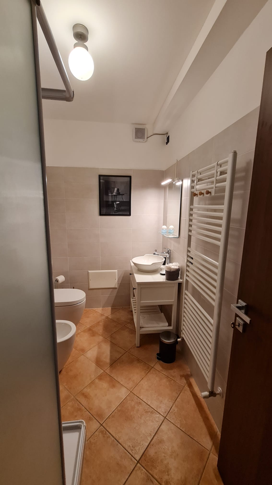 https://www.in-lombardia.it/sites/default/files/accomodation/gallery/262986/121458/stanza_acqua_4.jpg