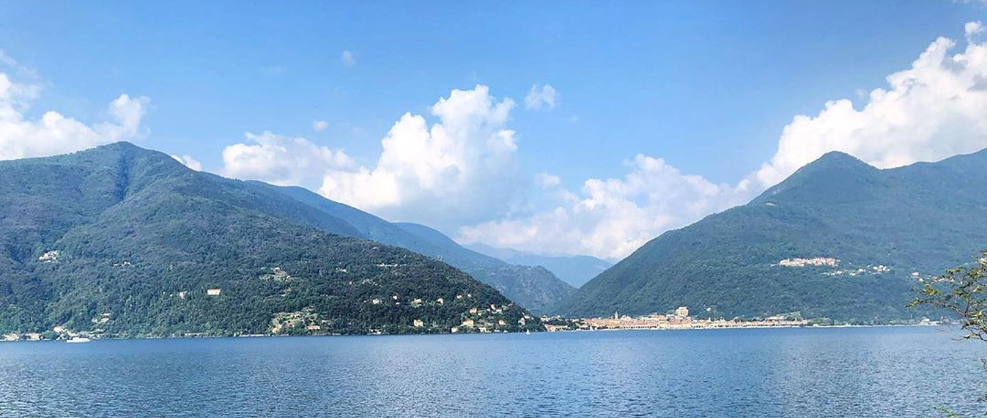Sponda varesina del Lago Maggiore (Ph Ig:@sarah_hartwood)