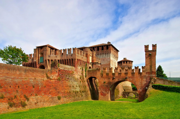Walled Cities Bike Lanes Itinerary, pedalling in Lombardy