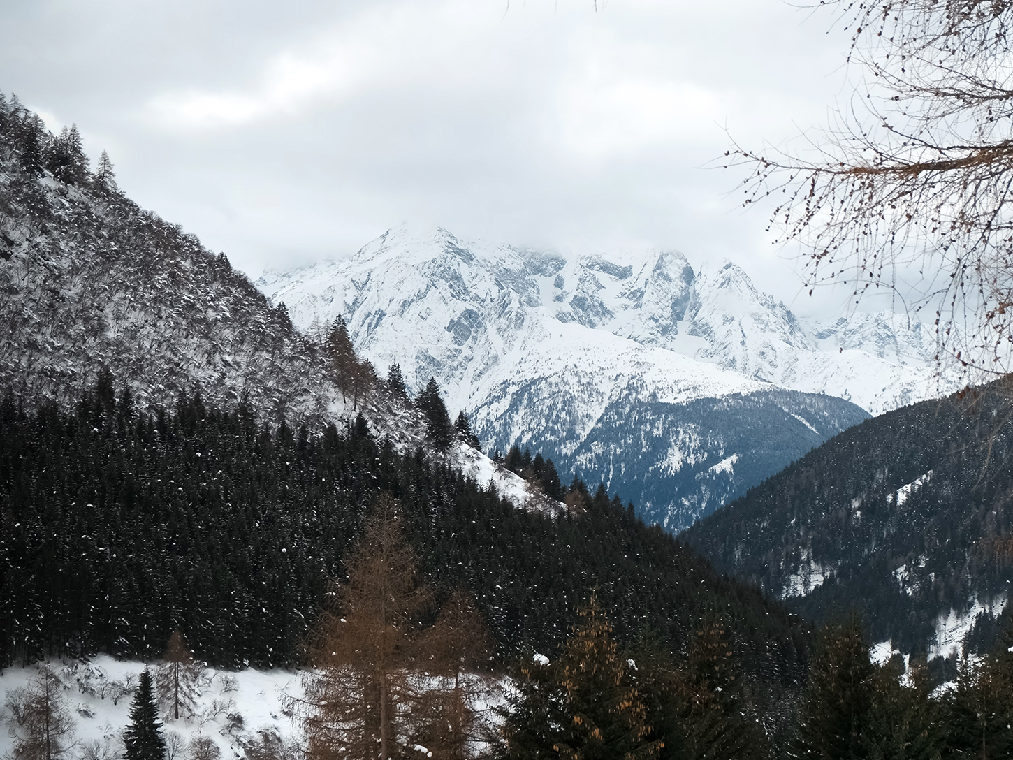 Viaggio nel tempo nelle innevate Case di Viso