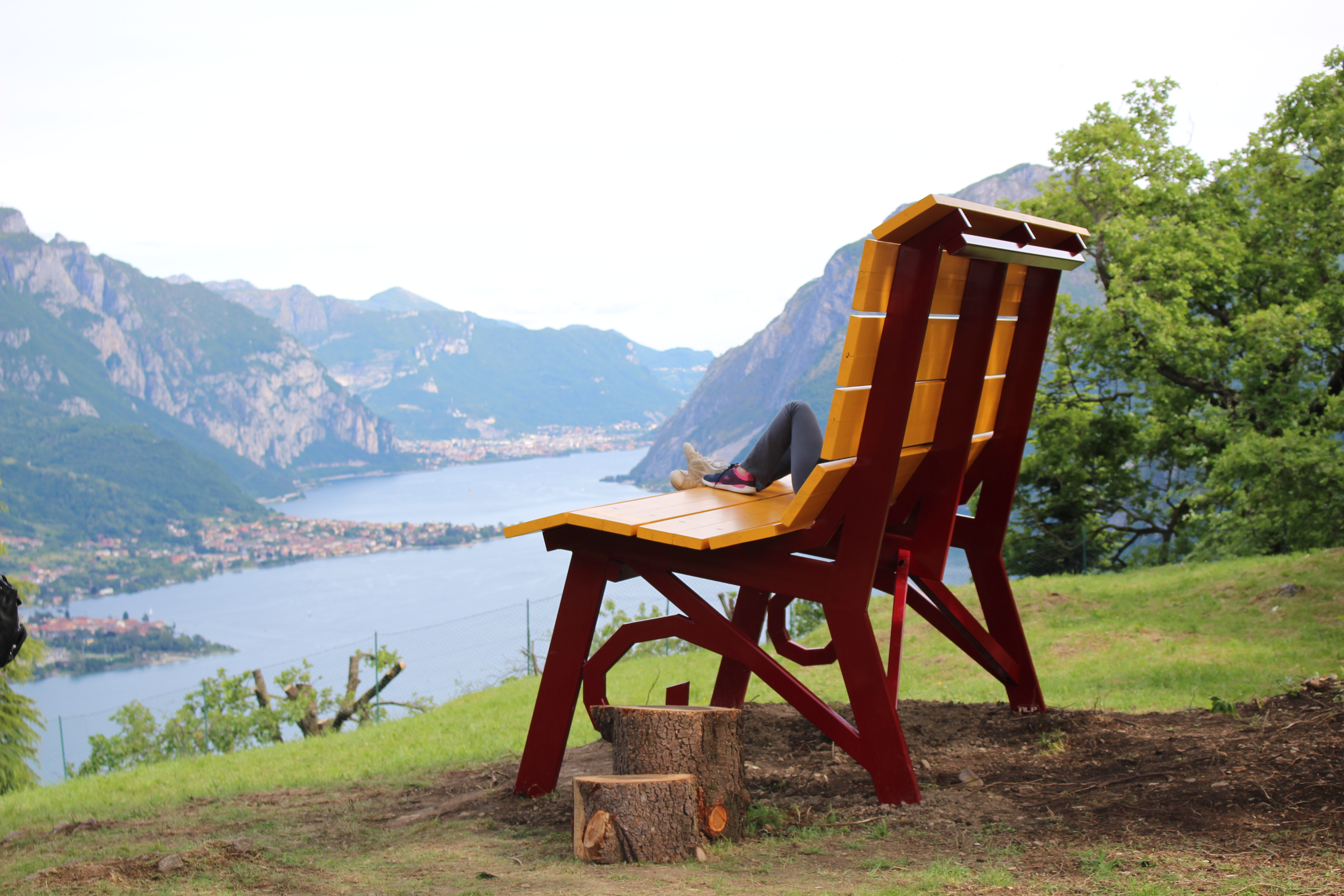 Panchina Gigante e vista sul Lario da Civenna