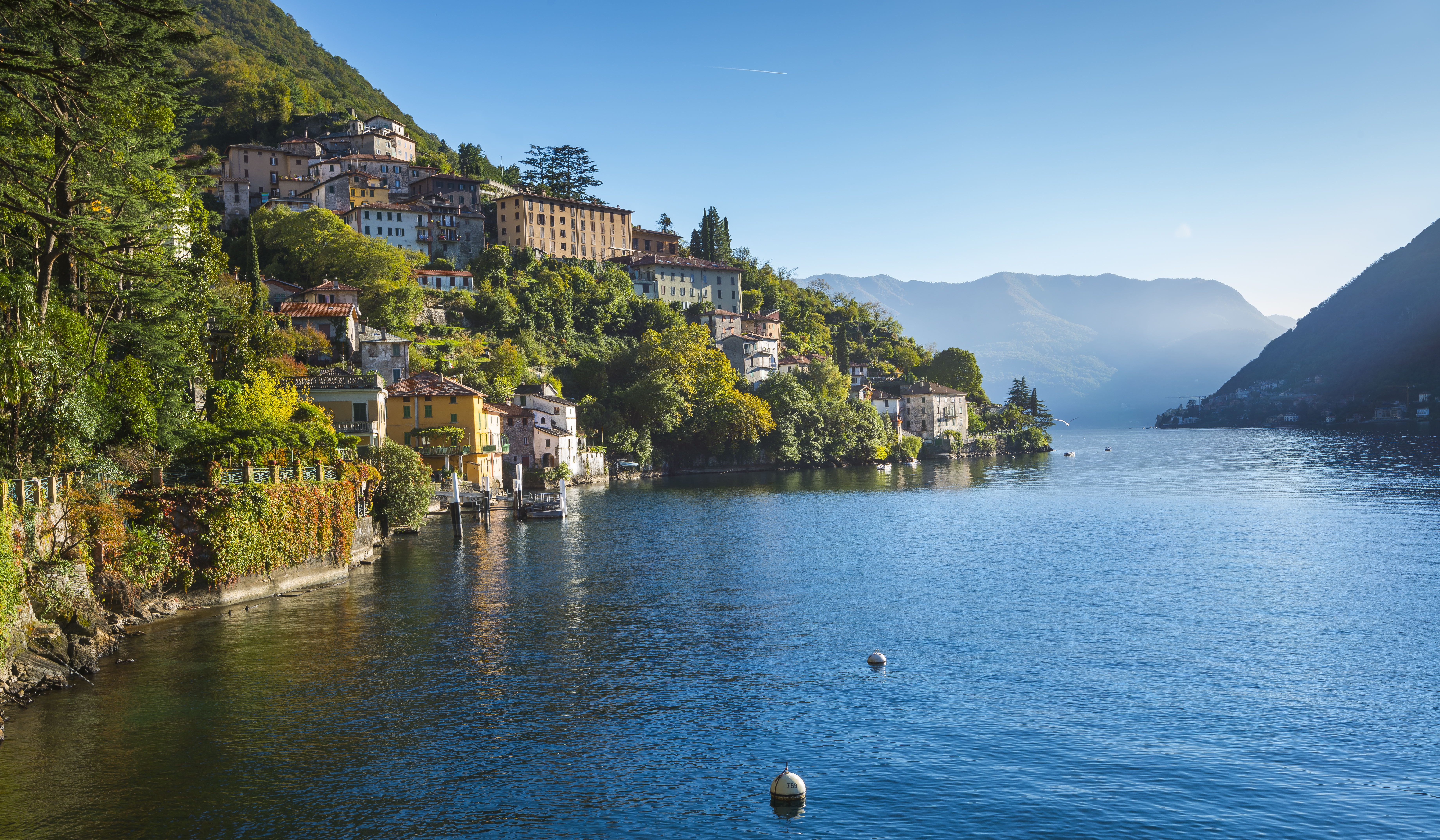 Nesso visto dal lago