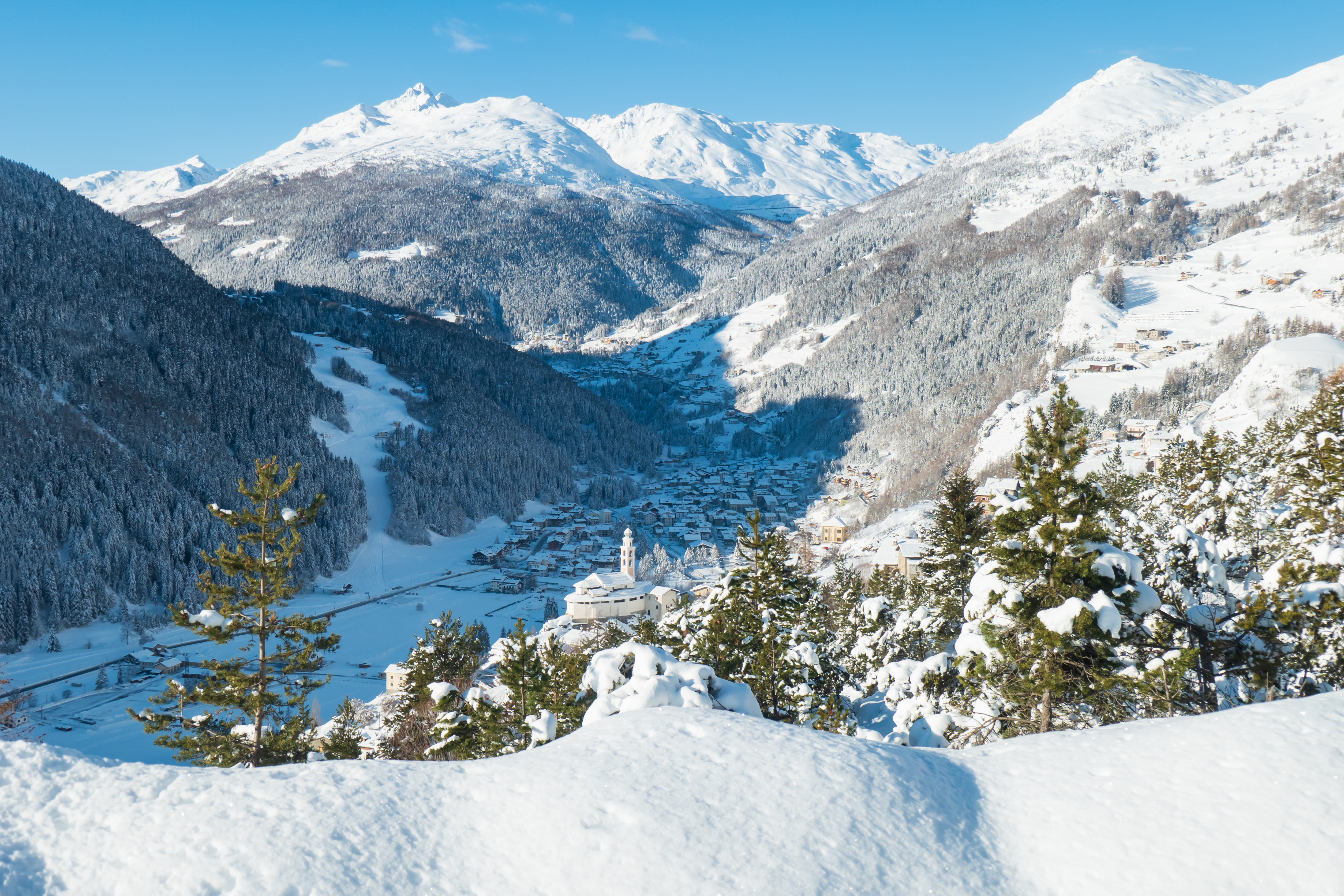 Panoramic view of Valdidentro in winter