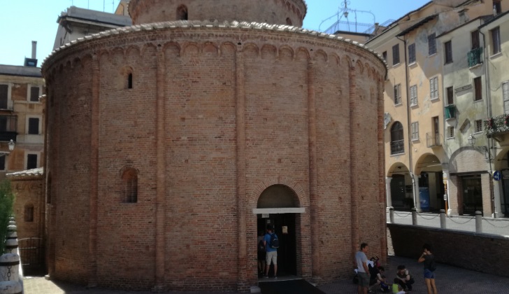 Mantova, Rotonda di San Lorenzo
