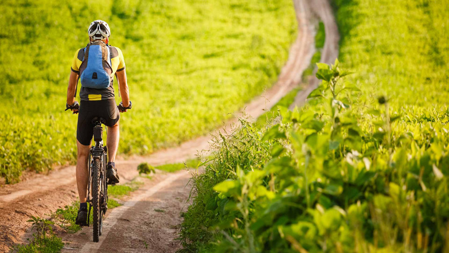 Cycling tourism on Lario