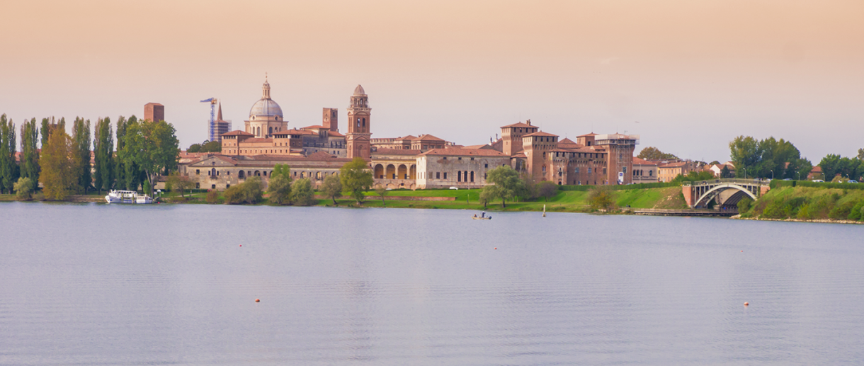 Lago di Mezzo - skyline Mantova
