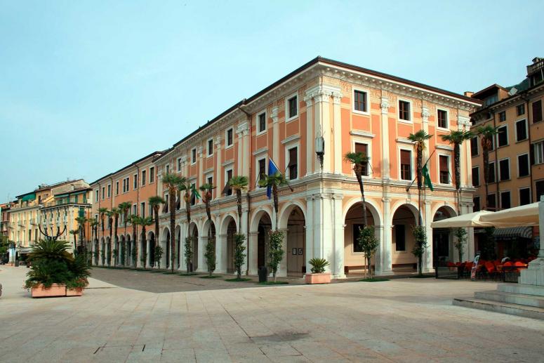 Palazzo del Podestà, Monumenti Brescia