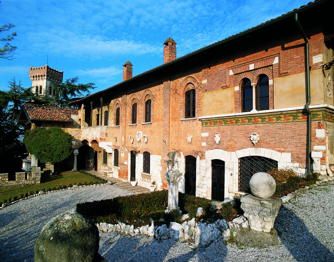 CASA DEL PODESTÀ UGO DA COMO