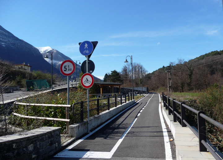 The cycle track Menaggio - Porlezza