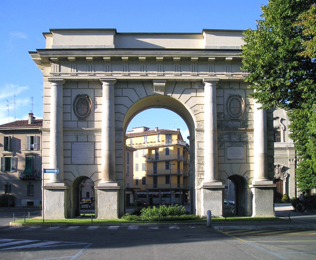 L'arco di Porta Cremona visto da sud