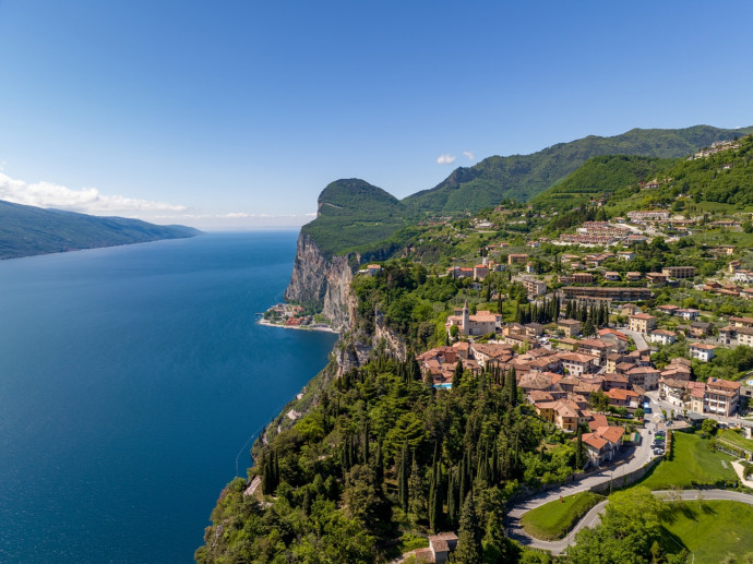 LagoGarda_TremosinesulGarda_panorama