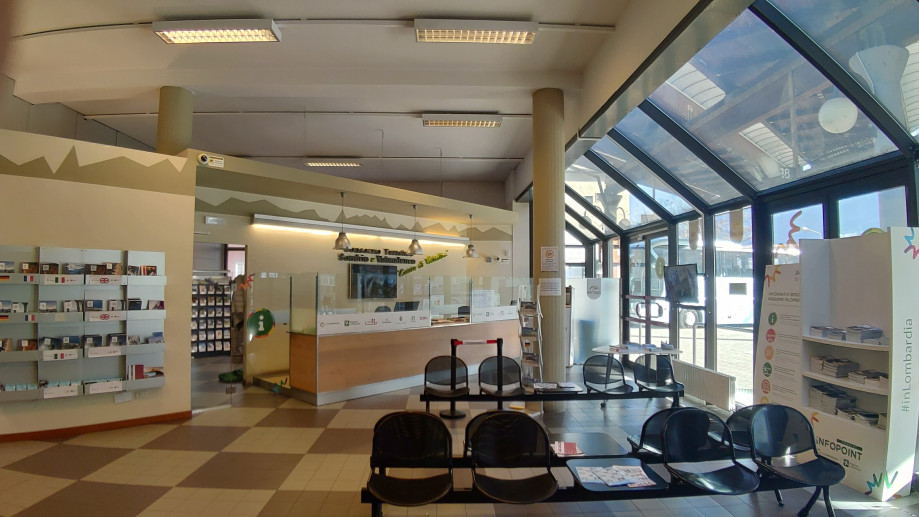 Infopoint Sondrio via Tonale