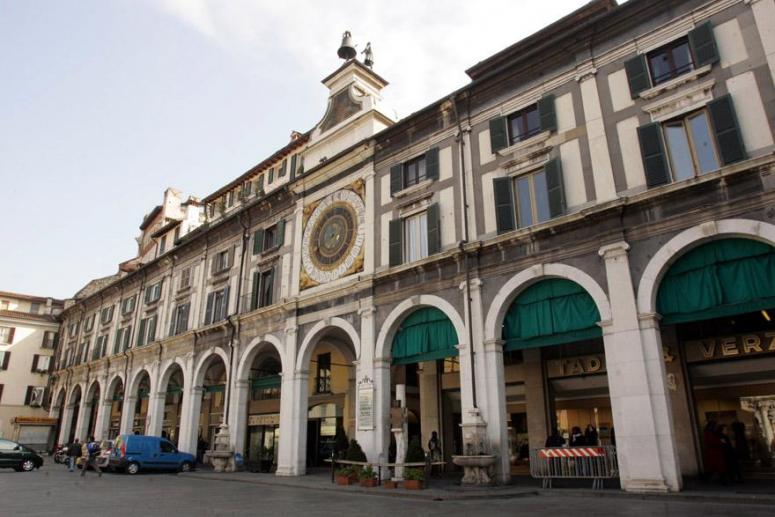 I Portici e la Torre dell'Orologio