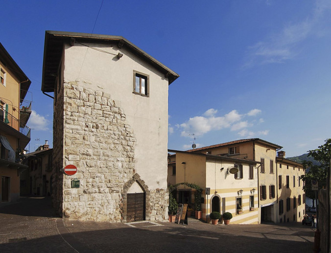 Le case e le torri medievali di Sarnico