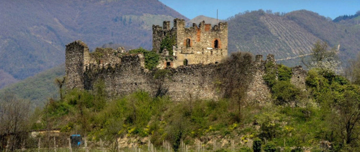 Il Castello Lantieri a Paratico - ph: visitlakeiseo