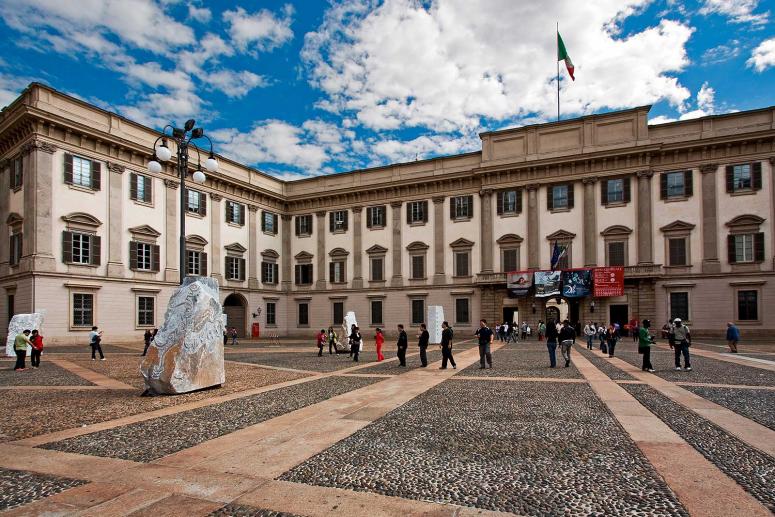 Palazzo Reale, Monumenti Milano