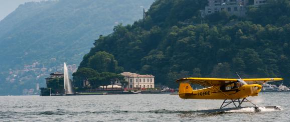 In volo sul Lago di Como