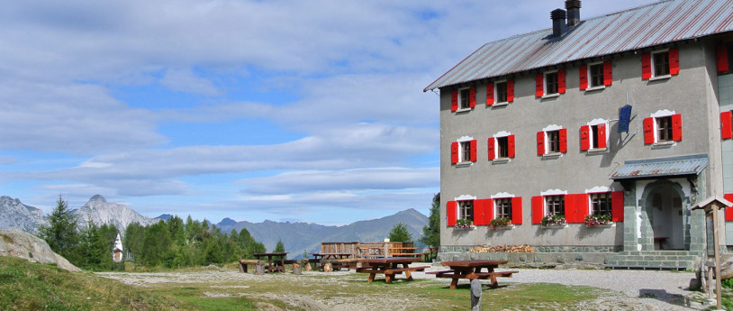 Rifugi alpini, vedette della Lombardia Rifugi alpini, vedette della Lombardia