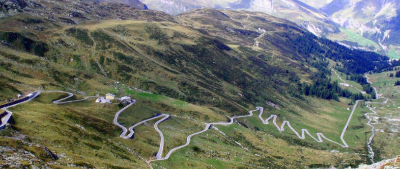 Il Passo dello Spluga in moto, tra Italia e Svizzera