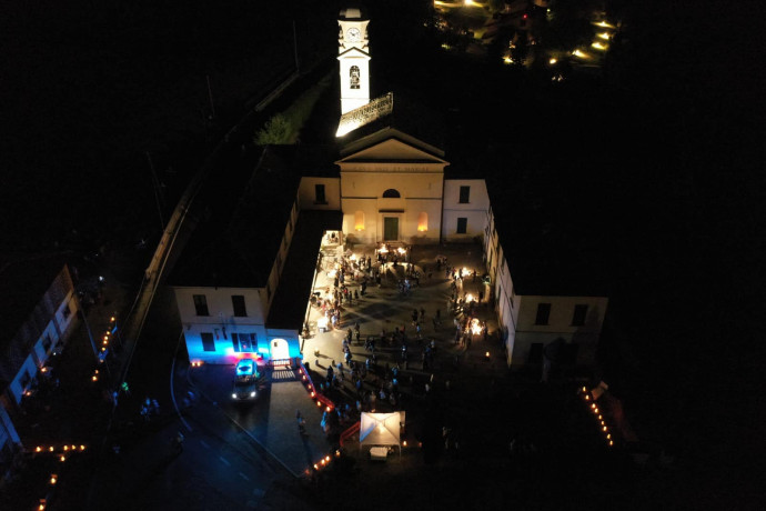 Spegniamo le luci e accendiamo le stelle Spegniamo le luci e accendiamo le stelle