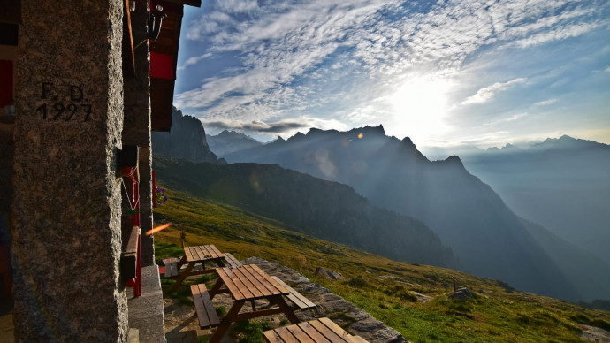 Trekking e yoga in Val Masino Trekking e yoga in Val Masino