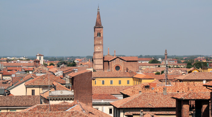 Sul campanile di S. Maria del Carmine a Pavia Sul campanile di S. Maria del Carmine a Pavia