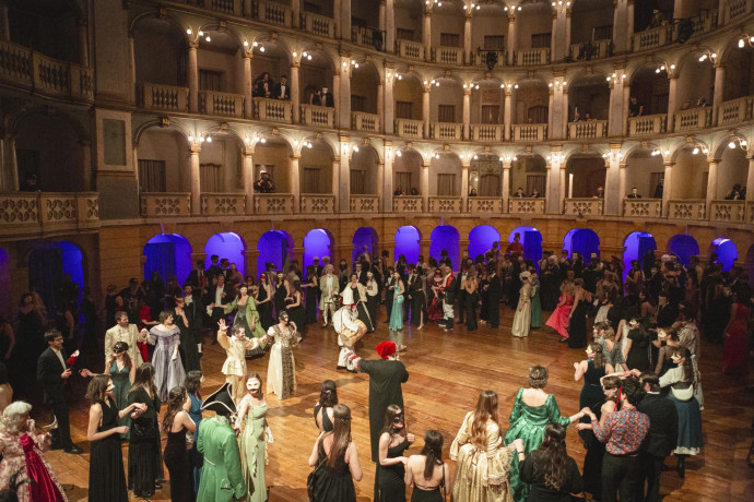 Gran ballo di carnevale al Teatro Fraschini