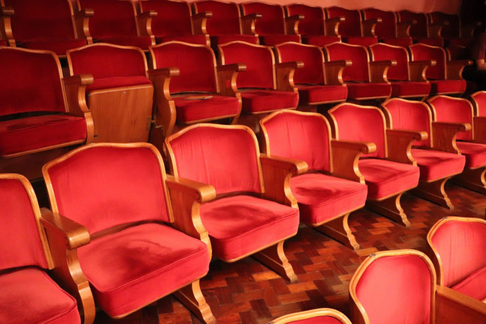 Spettacolo “Il Circo Capovolto” – Pressione Bassa Spettacolo “Il Circo Capovolto” – Pressione Bassa