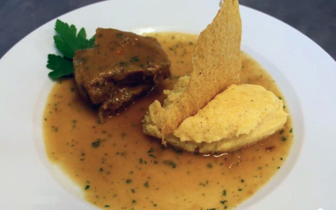 Mese del Manzo all'Olio DE.CO.