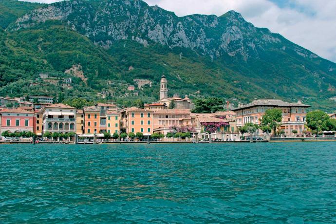 Promenade du lac et centre-ville de Gargnano